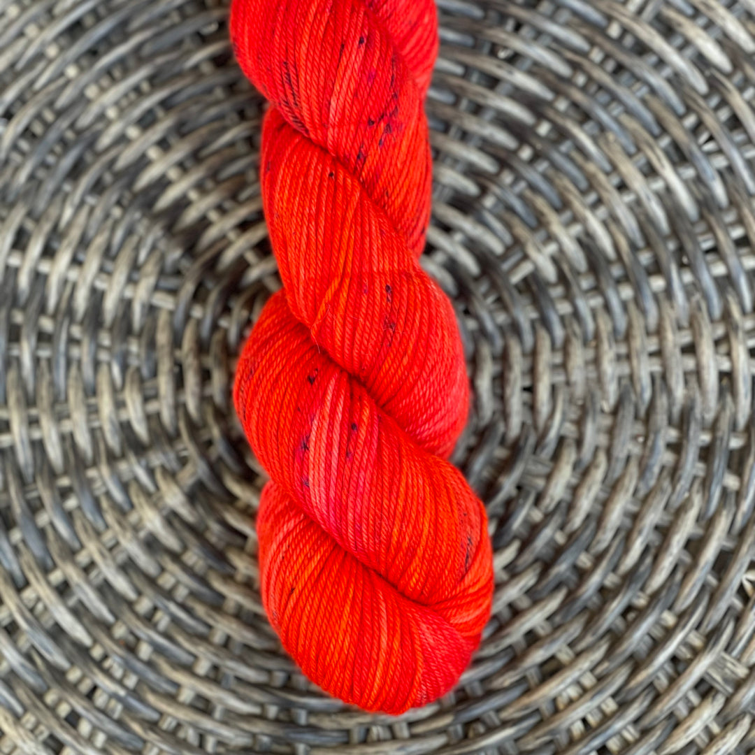 Black Elephant - Pomme D'Amour - Merino DK