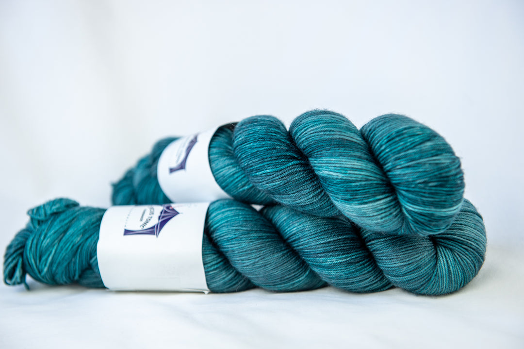 Circus Tonic Handmade - Gladys - Pageant DK